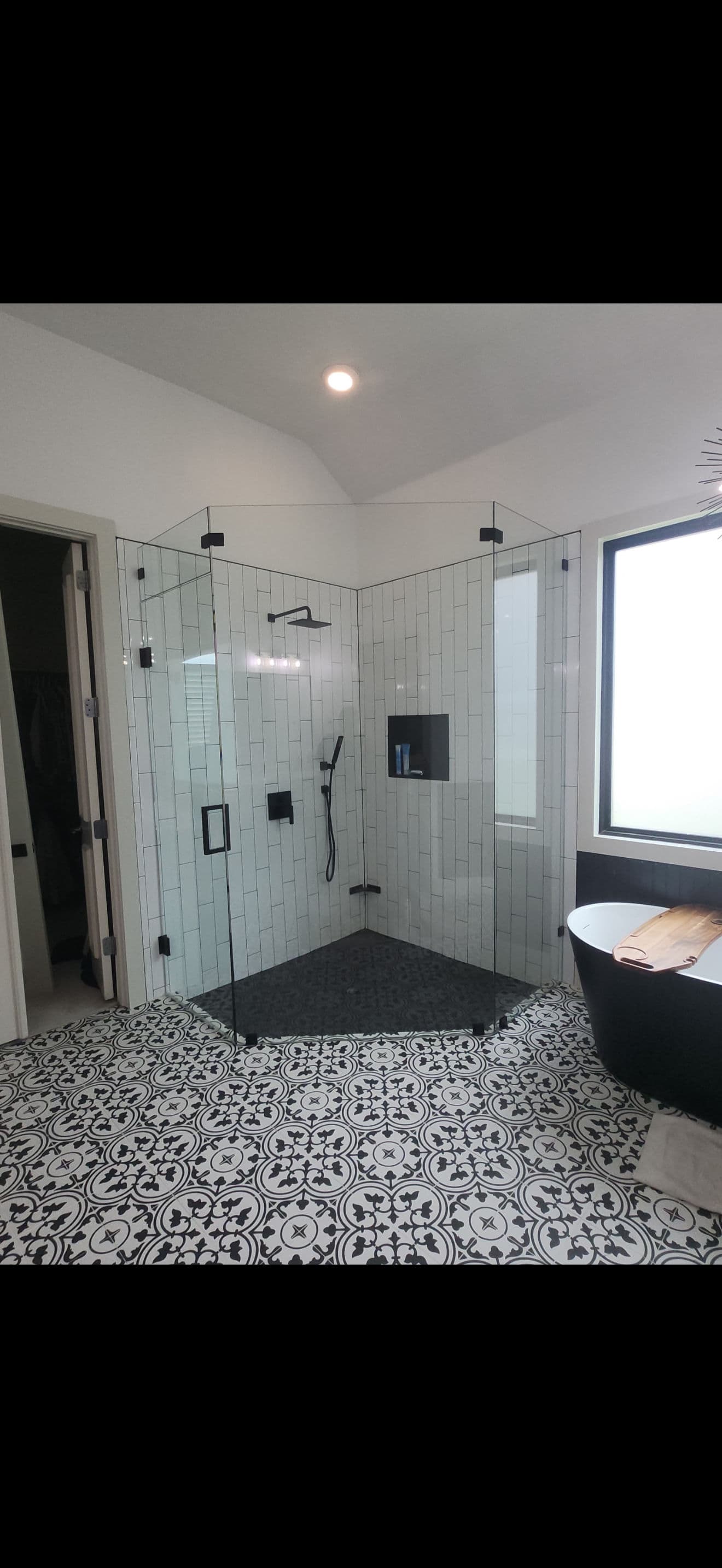 Gallery photos for Frameless Glass Shower Enclosures That Make the Whole Bathroom Pop: Image #1